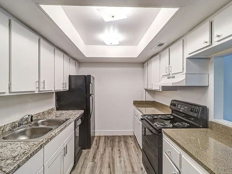 Red Bay Apartment Complex — Photo 42
