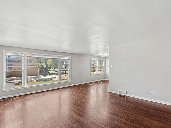 3rd image of 8952 S King Dr