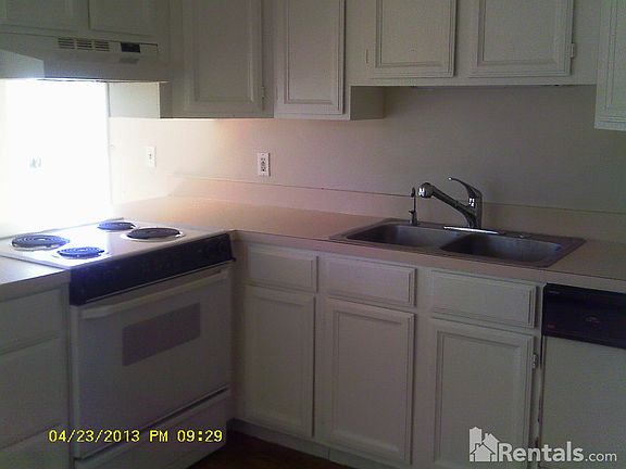 4th image of 109 1st St