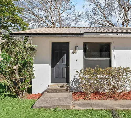 5913 NW 9th St #5913 Photo 1