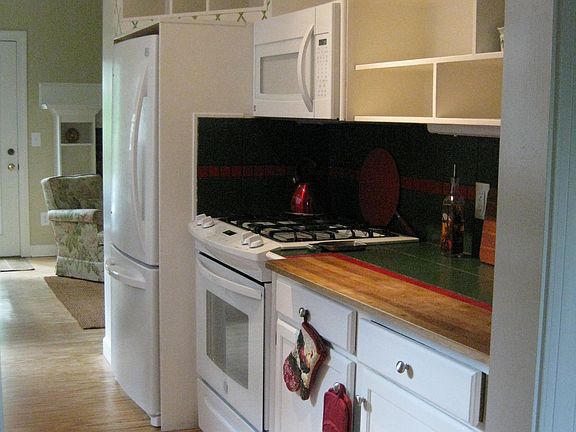 Right side of kitchen