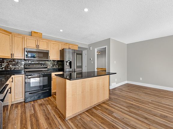 5th image of 13449 33rd St NW