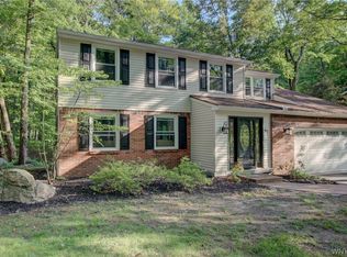 87 Briar Hill Rd, Orchard Park, NY 14127