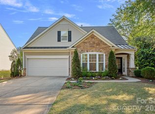 6902 Saranac Ln, Matthews, NC 28105