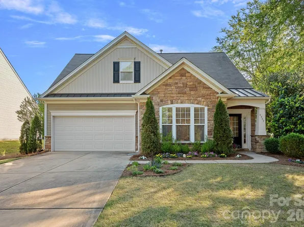 6902 Saranac Ln, Matthews, NC 28105