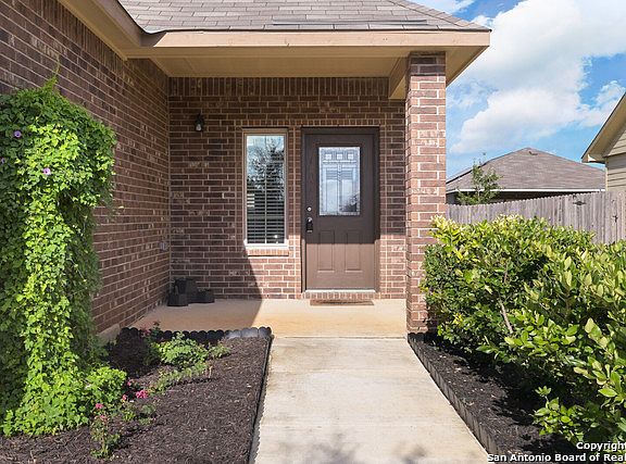 3rd image of 150 FALLOWBROOK LN