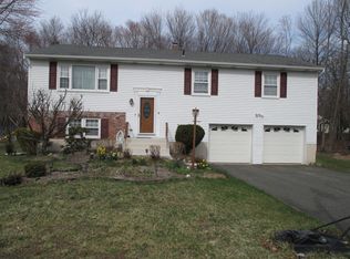 15 Cozy Lake Rd, Oak Ridge, NJ 07438