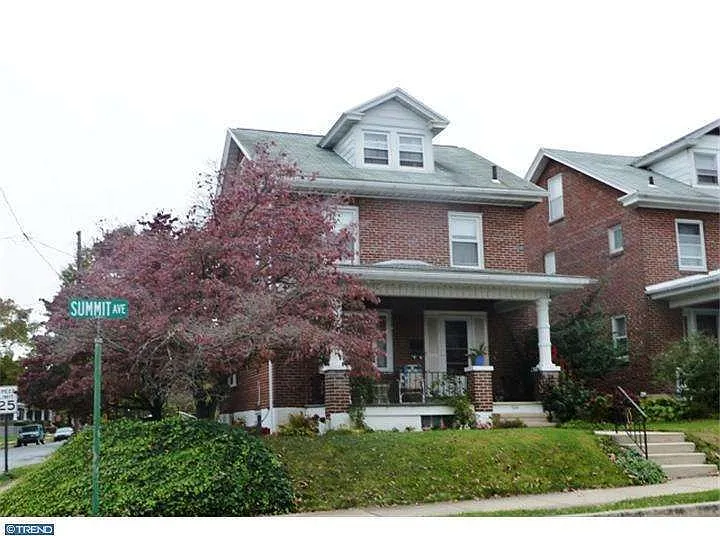 100 Summit Ave photo 1