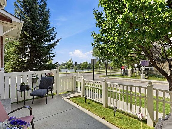 3rd image of 140 W Promenade Way SE