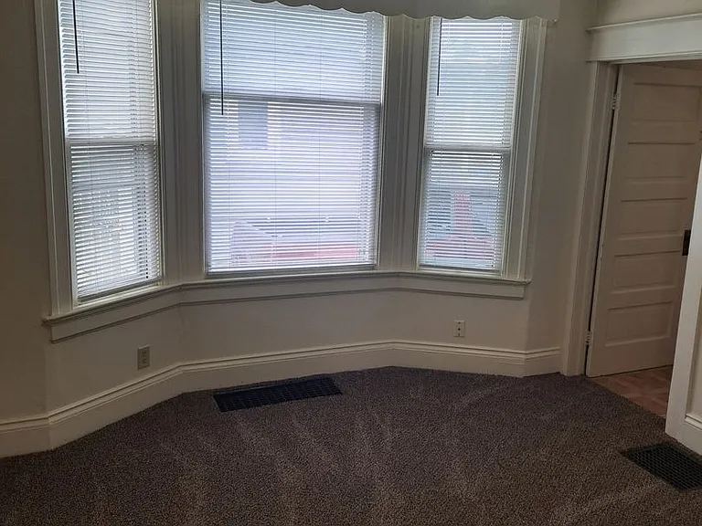 1133 Edgewater Ave — Photo 5