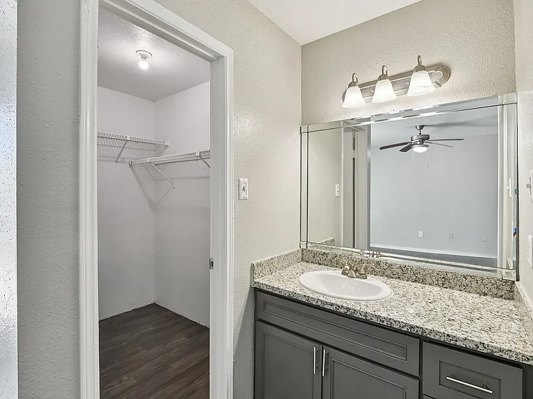 28-web-or-mls-Briar Forest Dr-S1303-028