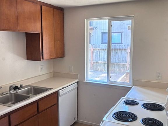 4th image of 2969 Oak St Unit C
