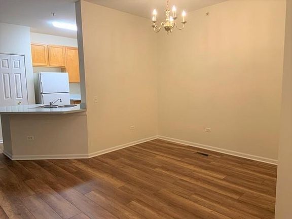 4th image of 3275 Stratford Ct #103
