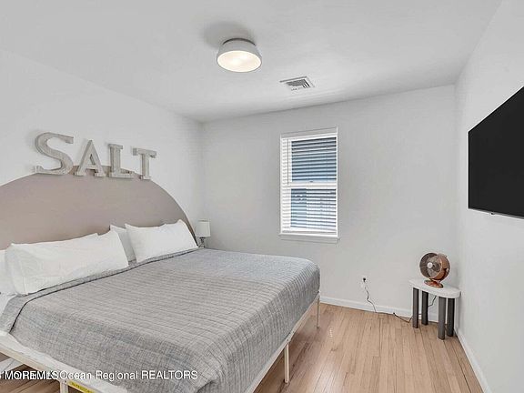 5th image of 638A Redmond Ave