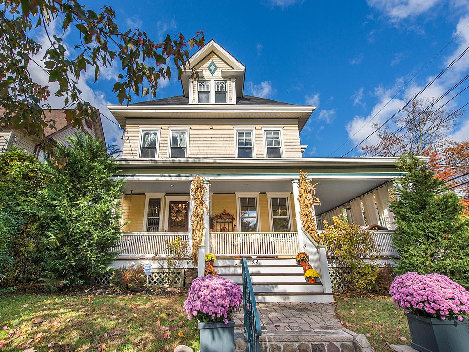 Front View of Home