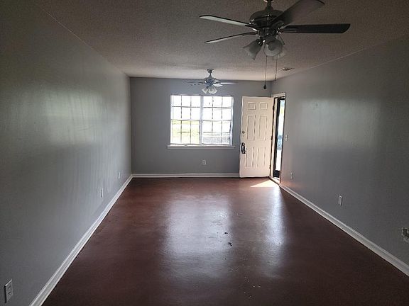 3rd image of 105 Maple Dr #B