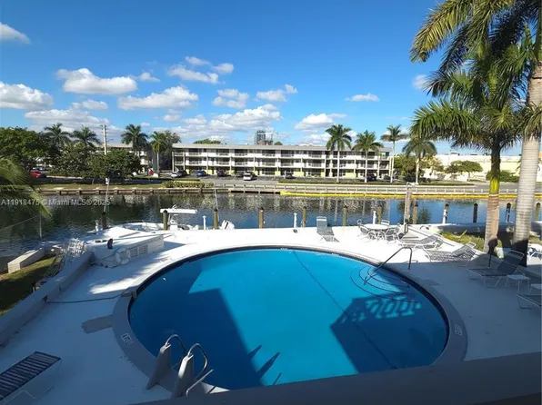 467 Golden Isles Dr APT 110, Hallandale, FL 33009