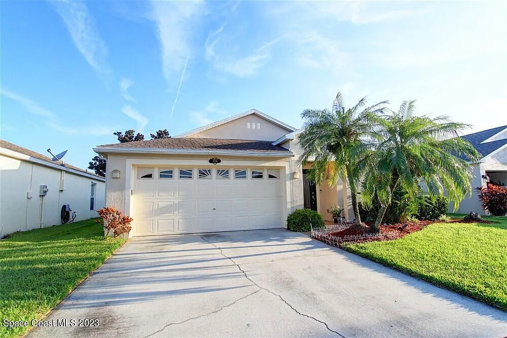 4 bed, 2.0 bath, 1902 sqft, $2,500 — Photo 2