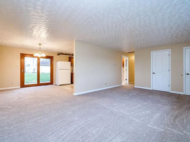 1121 Peidmont Dr — Photo 14