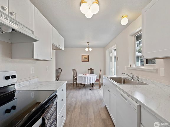 5th image of 117 128th Street Ct E #115