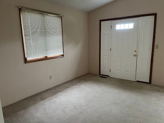 4th image of 217 W Warnock St