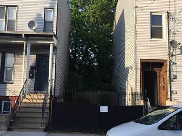 84 Maple St, Jersey City, NJ 07304