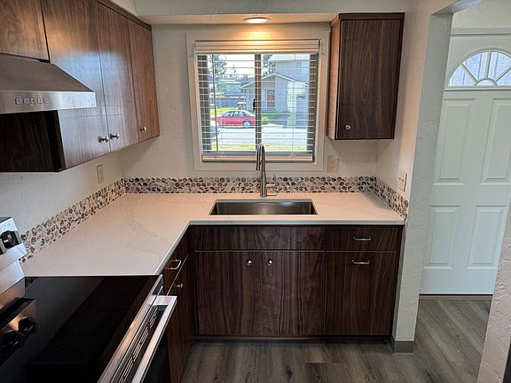 4th image of 2150 2nd St