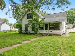 461 7th St N, Bayport, MN 55003