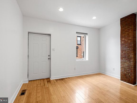 4th image of 2539 Webb St