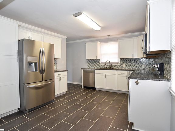 4th image of 105 Rockmont Rd