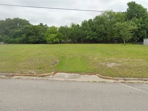 133 S Main St, Spring Lake, NC 28390