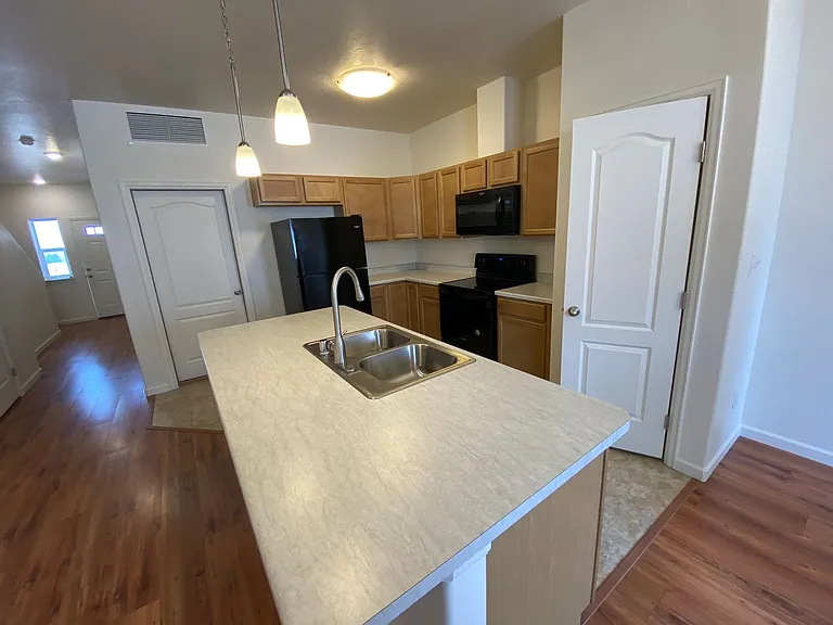 616 Mesa Canyon Ln — Photo 2