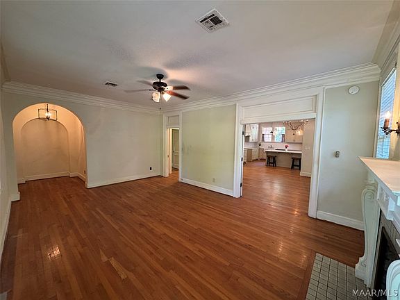 2nd image of 3356 Cloverdale Rd