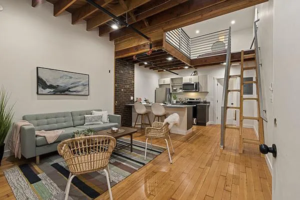 290 Burnett Ave S #214 — Photo 2