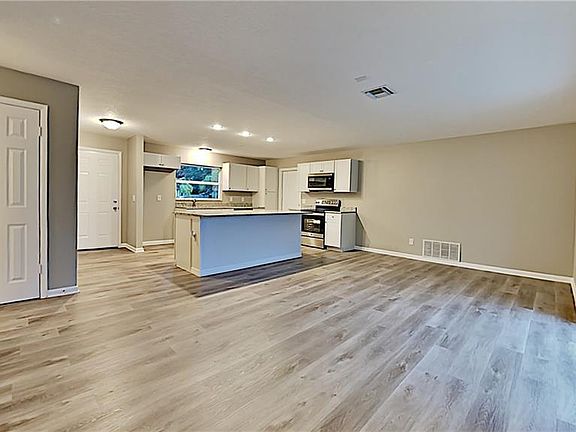 3rd image of 4840 Worth Ave