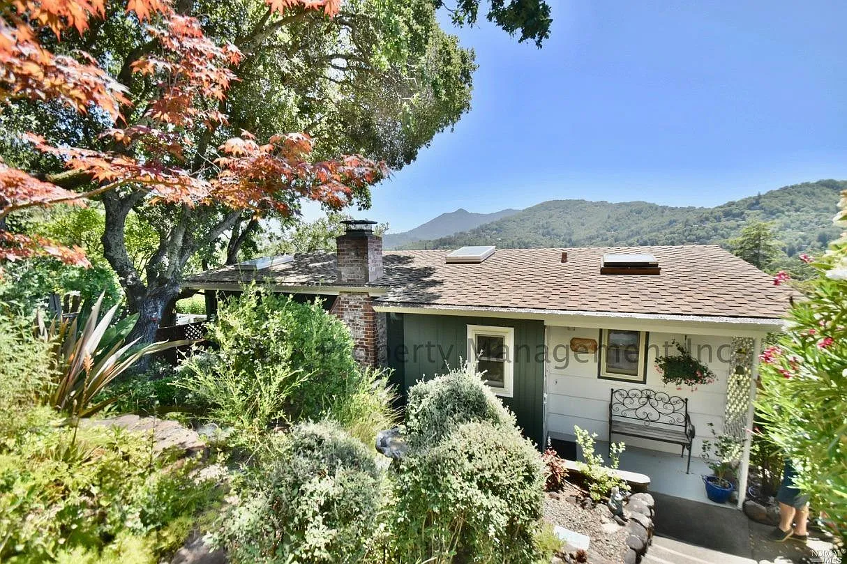 70 Ridge Rd photo 1