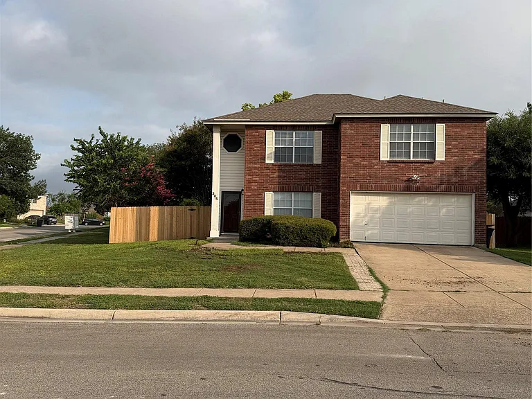 305 Stone Park — Photo 1