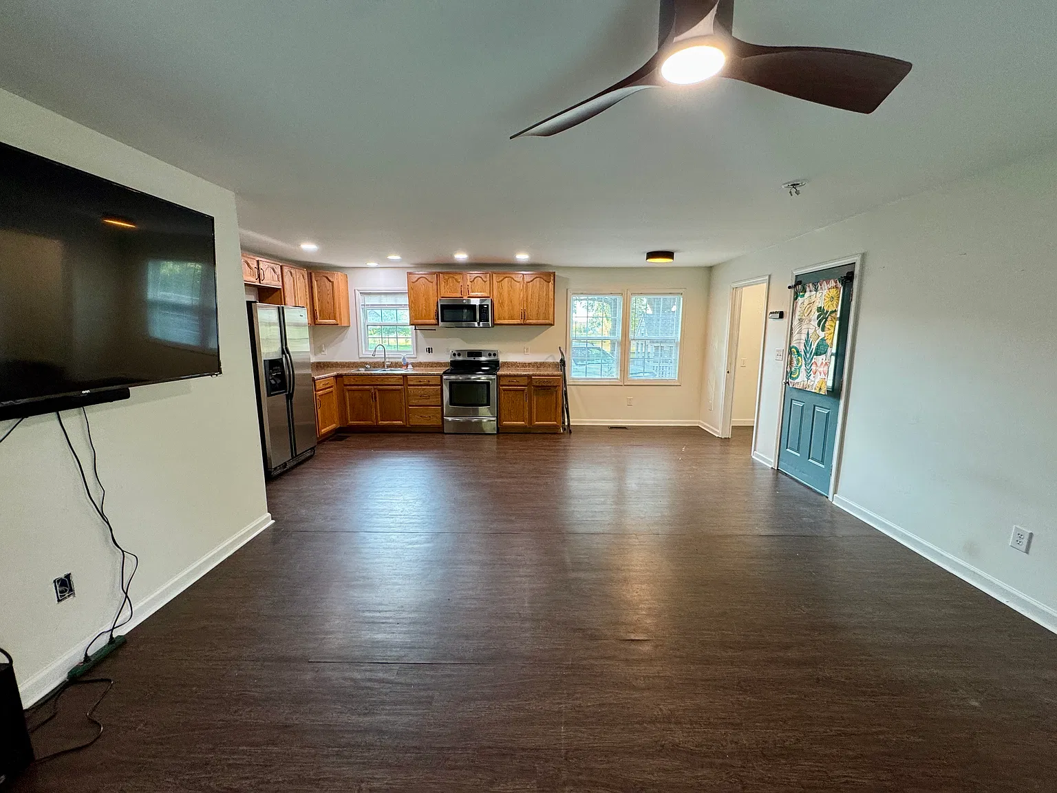 3 bed, 960 sqft, $1,350 — Photo 3