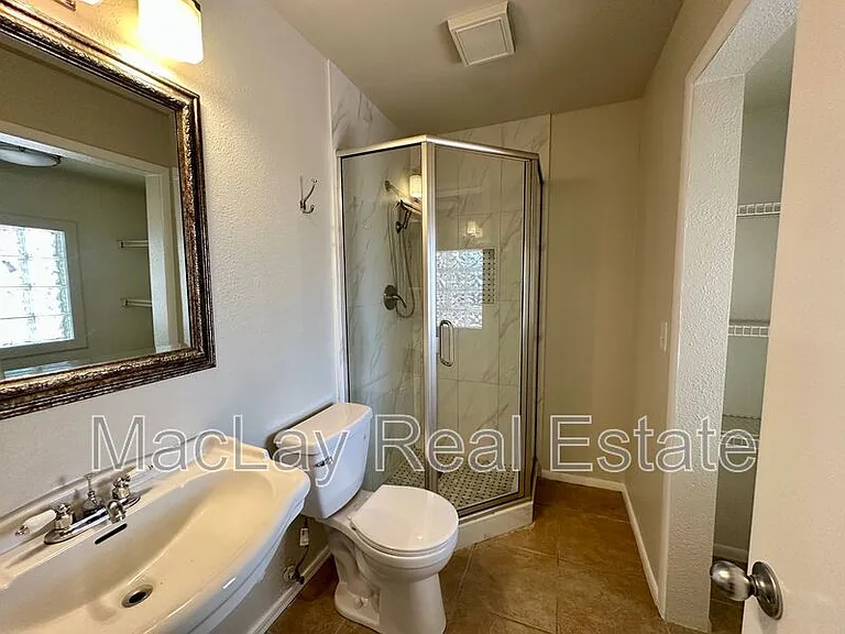 1441 E Diamond Dr — Photo 14