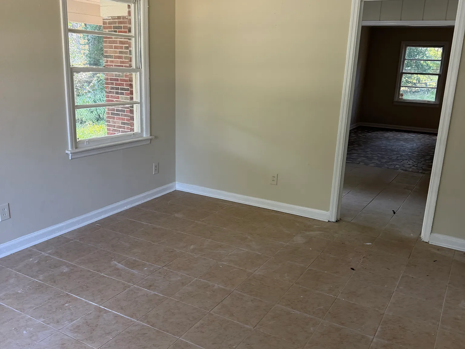 4 bed, 1600 sqft, $1,300 — Photo 3