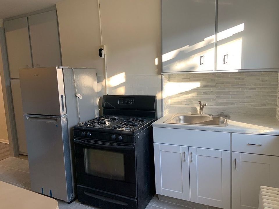1st image of 181 Eckford St #2