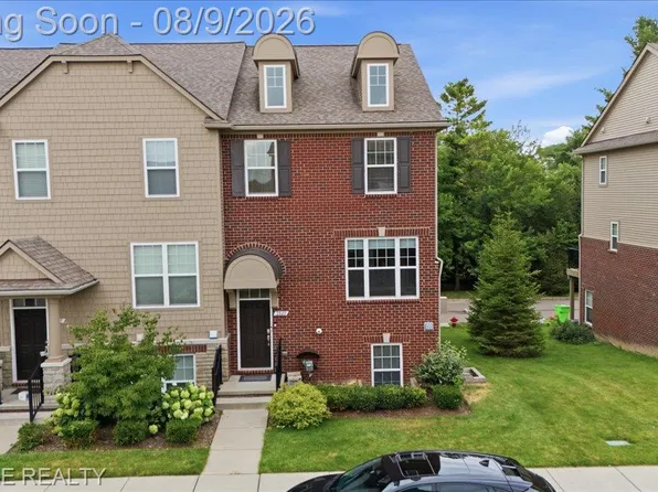 2849 Hartwick Dr, Rochester, MI 48307