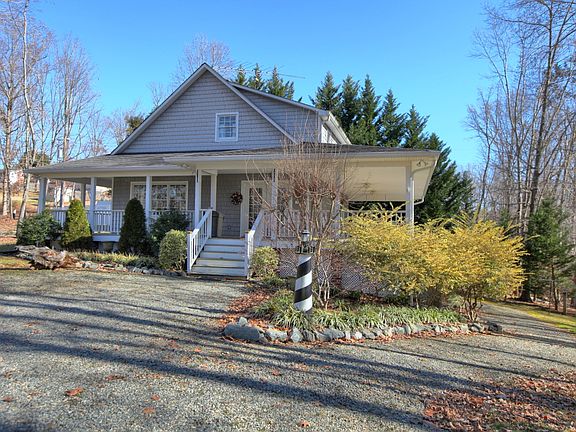 3rd image of 223 River Oak Dr