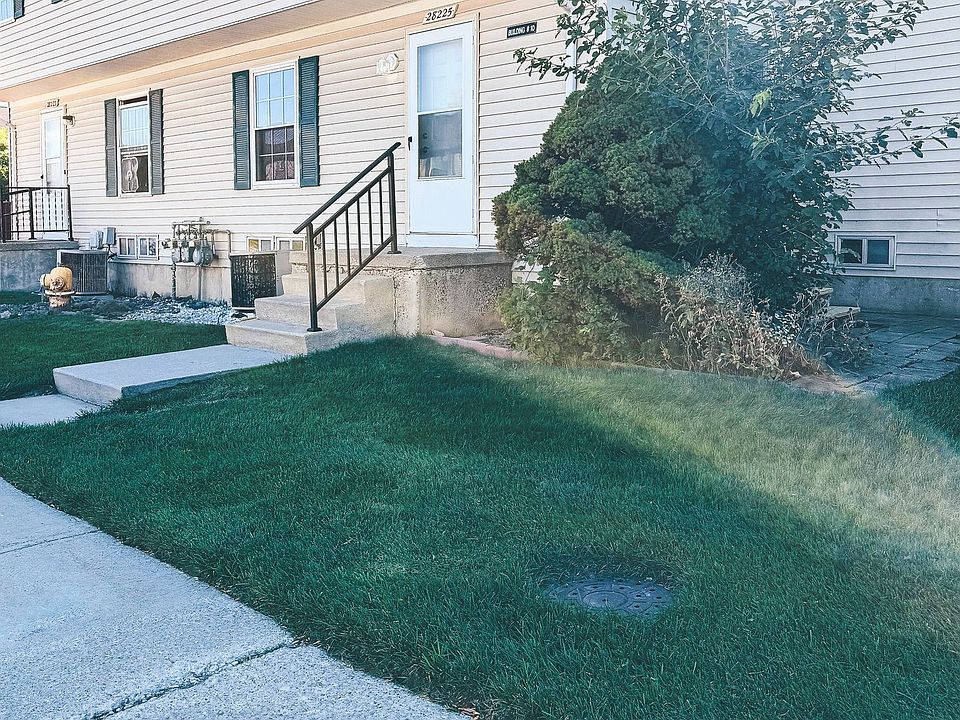 1st image of 28825 Raleigh Crescent Dr