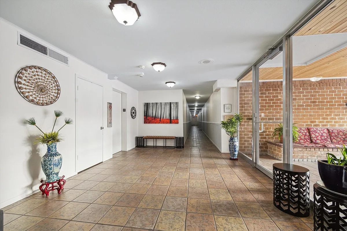 Building Photo - 505 Westcott St #104