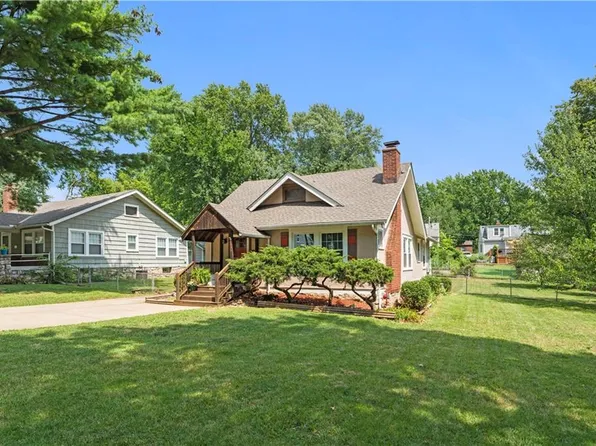 8835 Virginia Ln, Kansas City, MO 64114