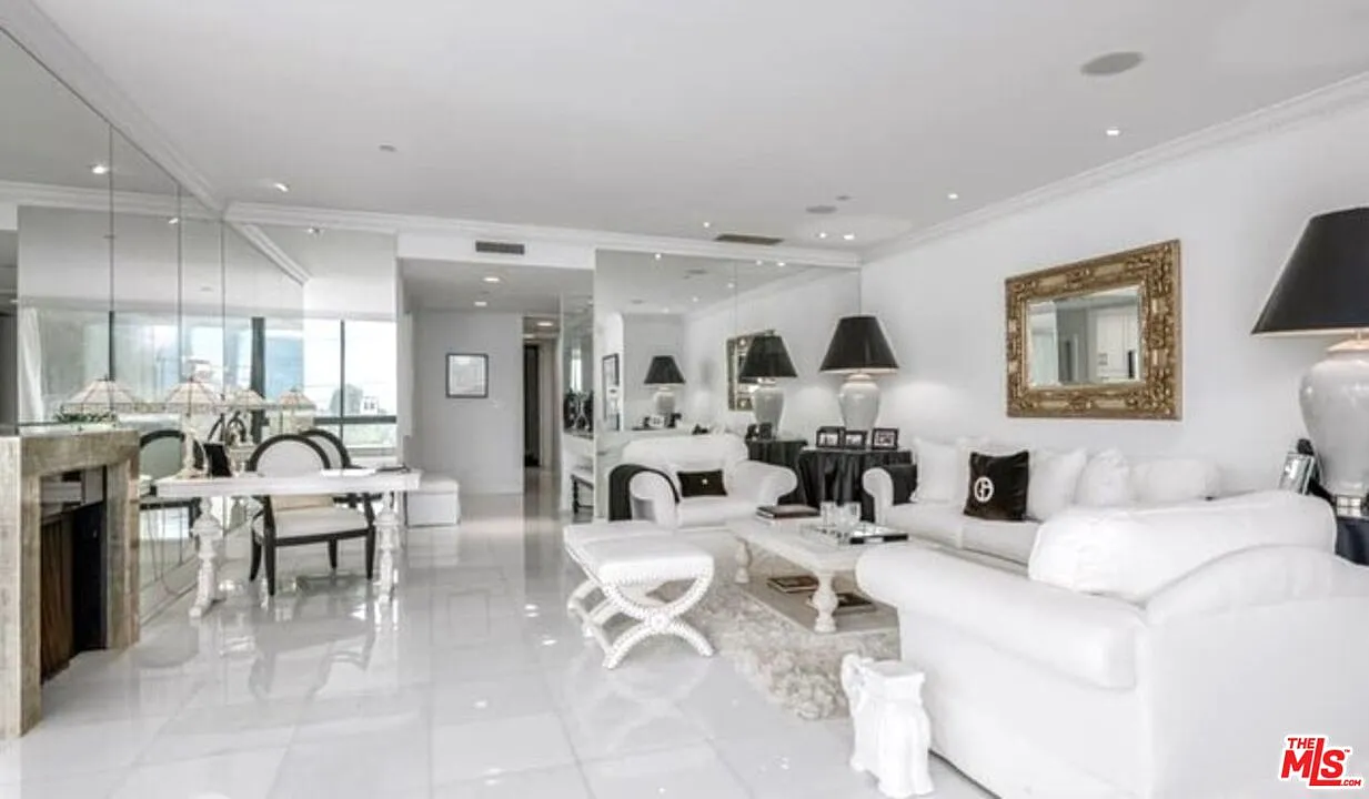 2 bed, 3.0 bath, 2352 sqft, $9,000 — Photo 3