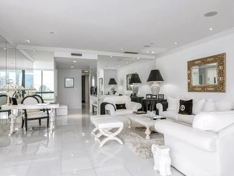 10350 Wilshire Blvd #404 — Photo 3