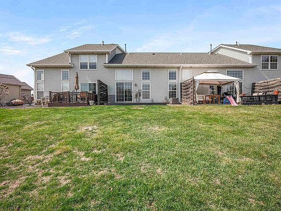 5th image of 44 Brooke Cir