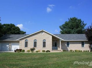 413 Cottonwood Dr, Salem, IL 62881